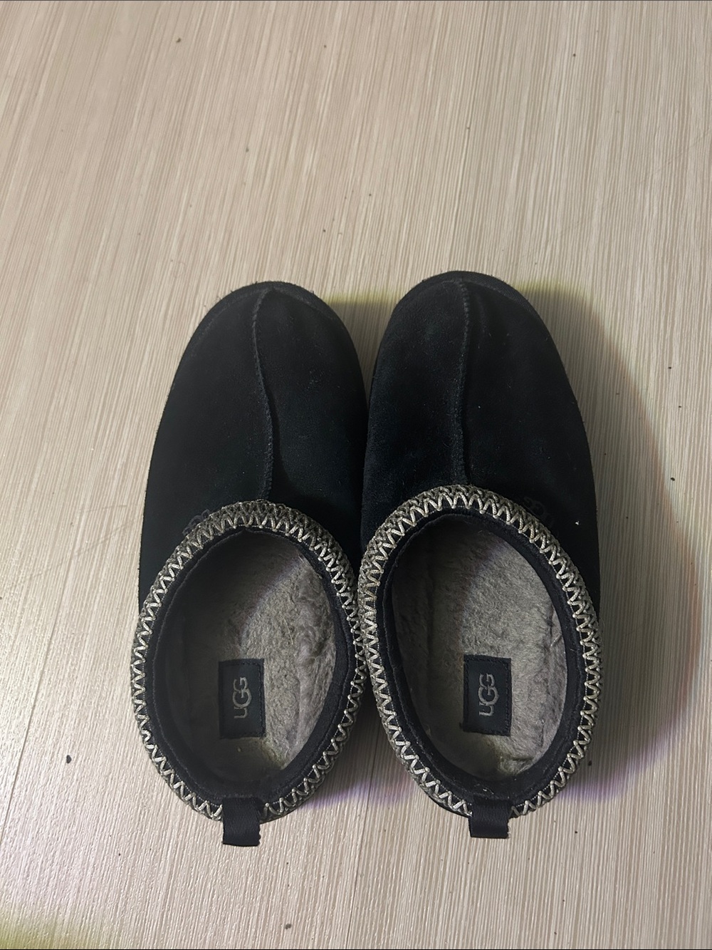 UGG Kids Black Slip-On Fleece Lined Shoes Size 6 big kid